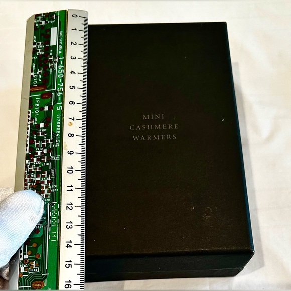 NIB Restoration Hardware Mini Cashmere Hand Warmers -Set of 2- Silver Sage - Picture 8 of 9